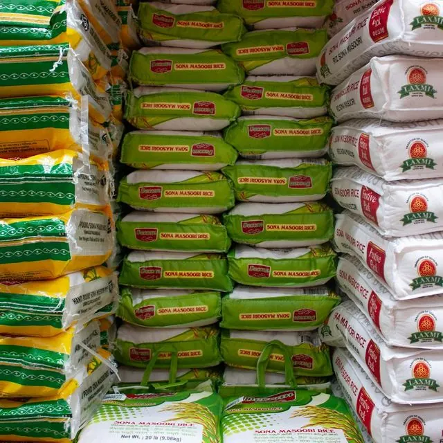 Sacos de arroz e farinha para abastecimento de copa